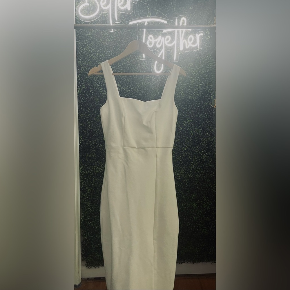 Never worn, Lulus white bodycon midi white dress. Size S, original tags